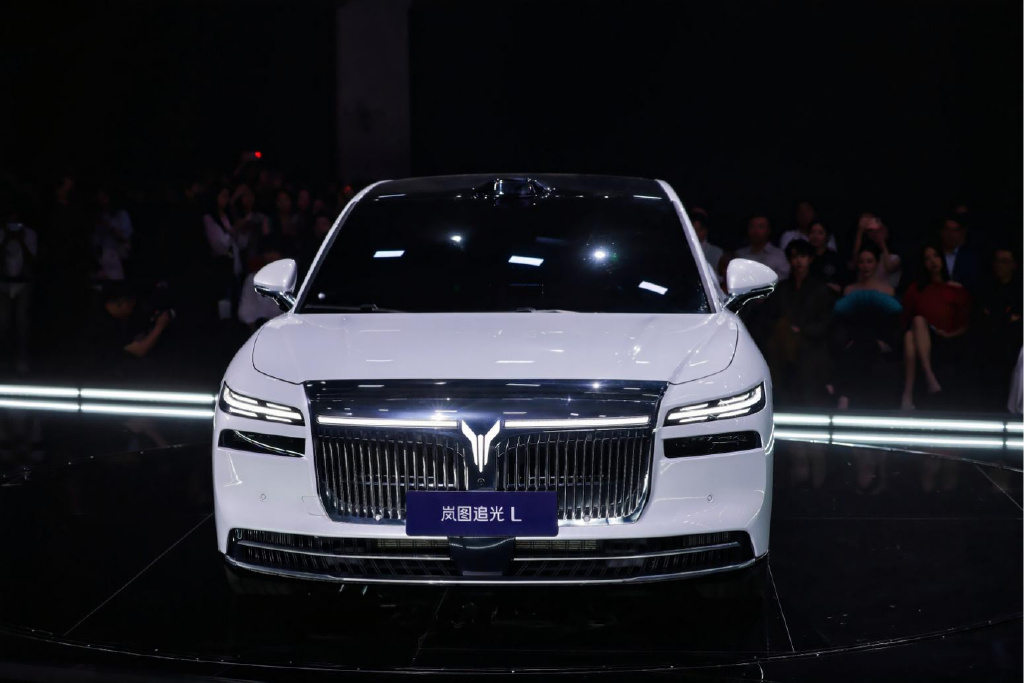 嵐圖追光L正式開啟預訂,混動豪華轎車市場將有它一席之地