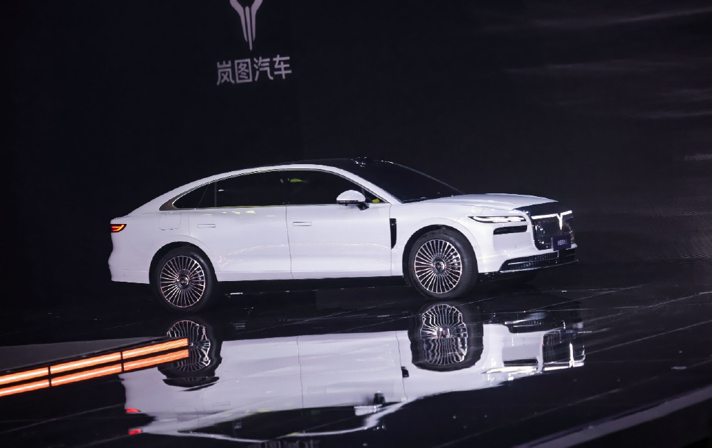 嵐圖追光L正式開啟預訂,混動豪華轎車市場將有它一席之地